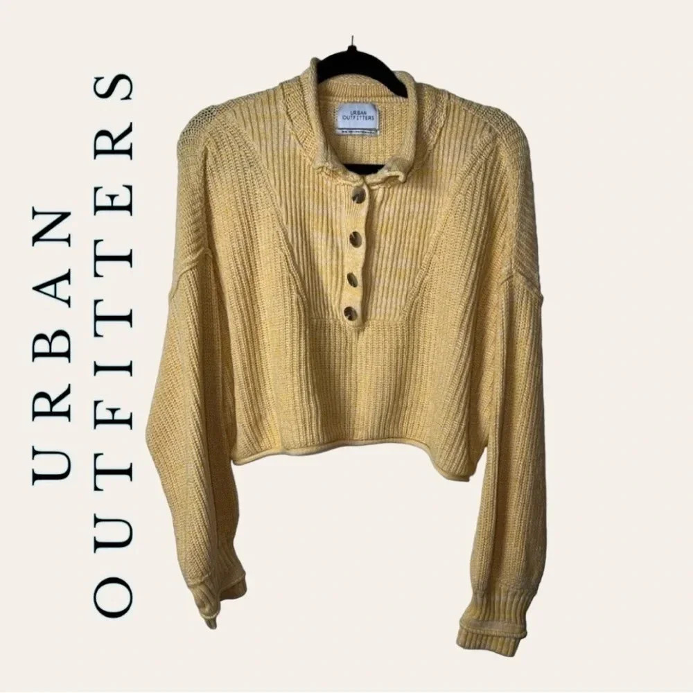 0111W. URBAN OUTFITTERS CROPPED SWEATER BUTTONS CHUNKY KNITTED YELLOW IN COLOR